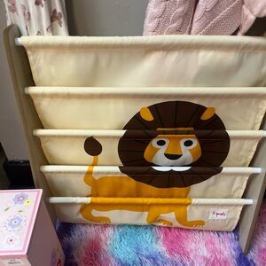 3 Sprouts Book Rack - Lion